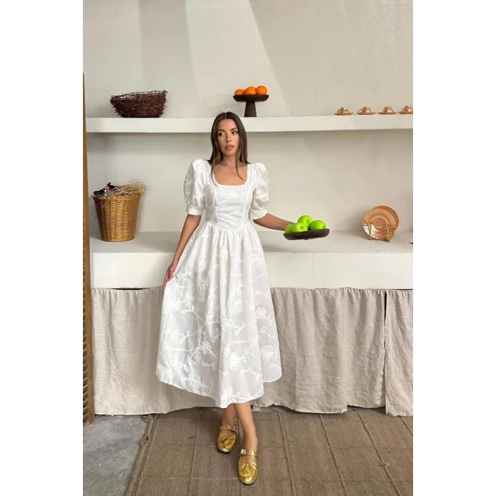 Beyaz Balon Kollu Brode Elbise