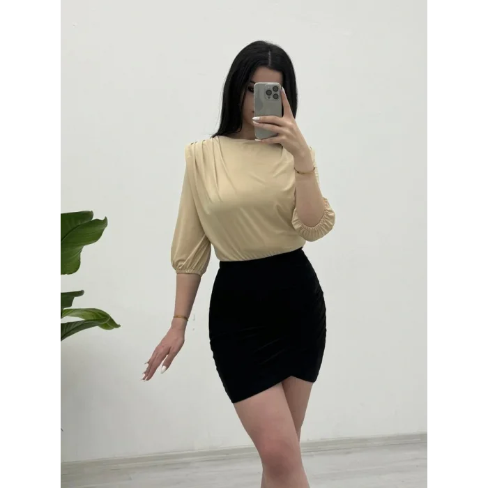 İçi Tulumlu Omuzdan Büzgülü Vatkalı Sendy Bluz -Bej