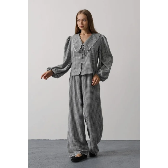 İşlemeli Bebe Yakalı Pantolon Takım - Siyah