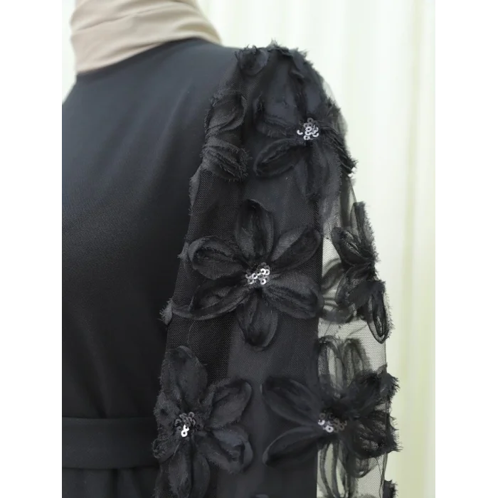 Kabartma Çiçekli Tül Kollu Kemerli Elbise -Siyah