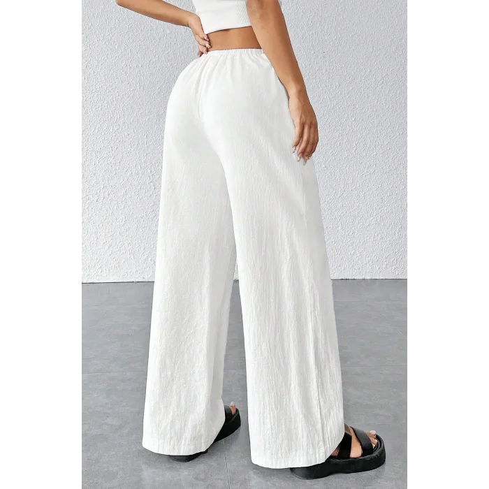Kadın Beyaz Bol Kesim Cepli Geniş Paça Dökümlü Pantolon – Modern ve Şık Tasarım
