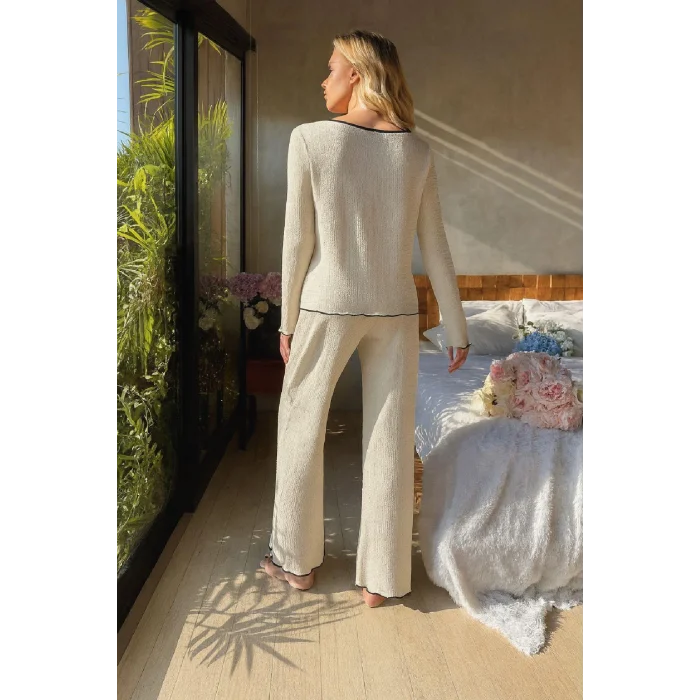 Kadın Beyaz Fiyonklu İç Çamaşırı ve Uzun Kollu V Yaka Pijama Takımı 4lü Set