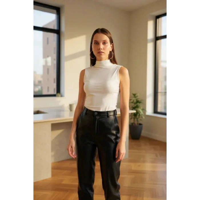 Kadın Beyaz Kolsuz Balıkçı Yaka Basic Bluz