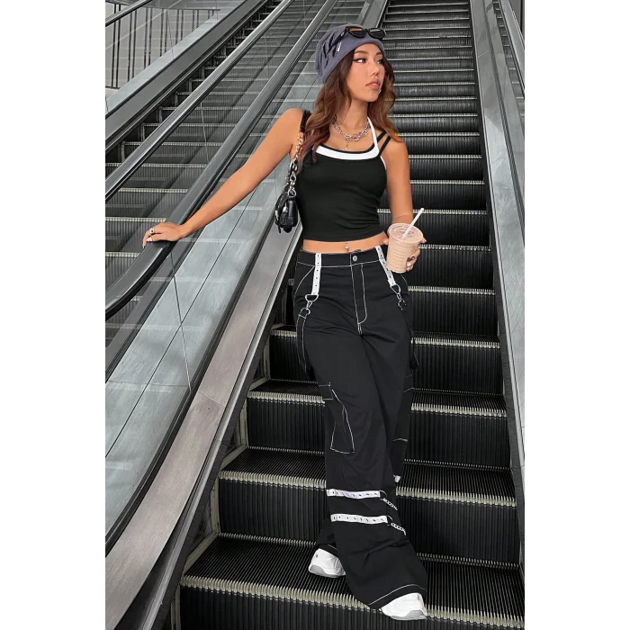 Kadın Beyaz Siyah Çift Renk Çapraz Askılı Crop Top Bluz – Şık, Rahat ve Kolay Kombinlenebilir