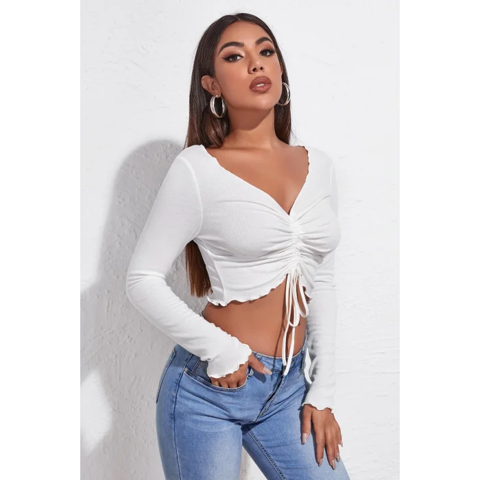 Kadın Beyaz Uzun Kollu Büzdürme Bağcık Detaylı Crop Top Bluz – Şık, Rahat ve Kolay Kombinlenebilir