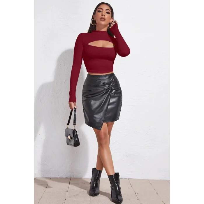 Kadın Bordo Göğüs Dekolteli Uzun Kollu Cut Out Crop Top Bluz – Şık, Rahat ve Kolay Kombinlenebilir
