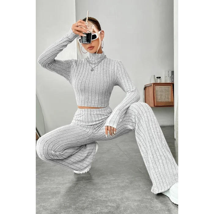 Kadın Gri Çizgili Boğazlı Crop Top ve Yüksek Bel Pantolon Takım