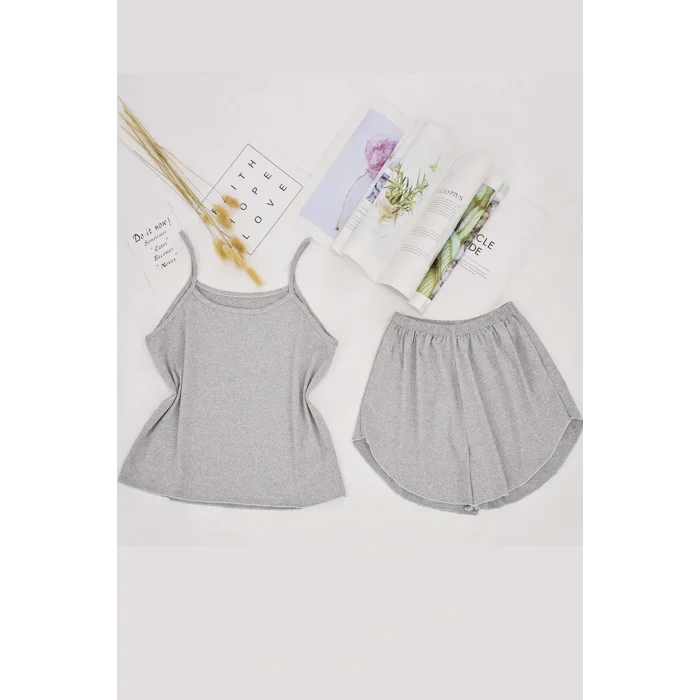Kadın Gri Şortlu Penye Gecelik Takımı – Modern, Konforlu ve Günlük Kombinlere Uygun