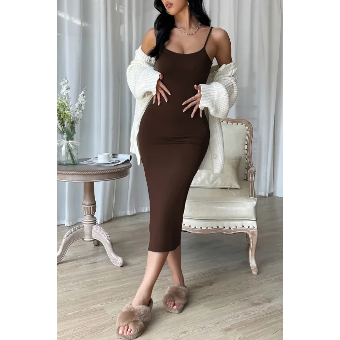 Kadın Kahverengi Yırtmaçlı Diz Altı Vücüdu Saran Gecelik – Modern ve Şık Tasarım