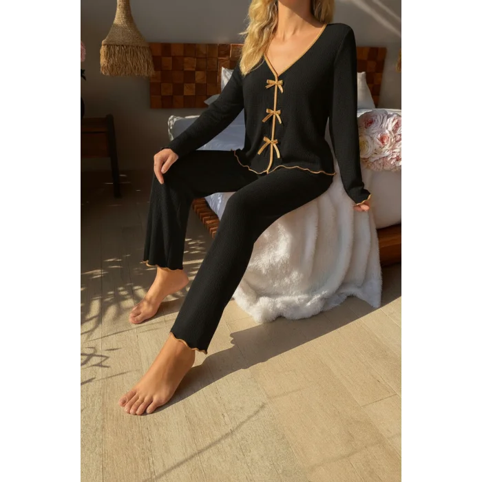 Kadın Siyah Fiyonklu İç Çamaşırı ve Uzun Kollu V Yaka Pijama Takımı 4lü Set