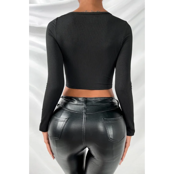 Kadın Siyah Göğüs Dekolteli Çapraz Askılı Uzun Kollu Crop Top Bluz – Şık, Rahat ve Kolay Kombinlenebilir