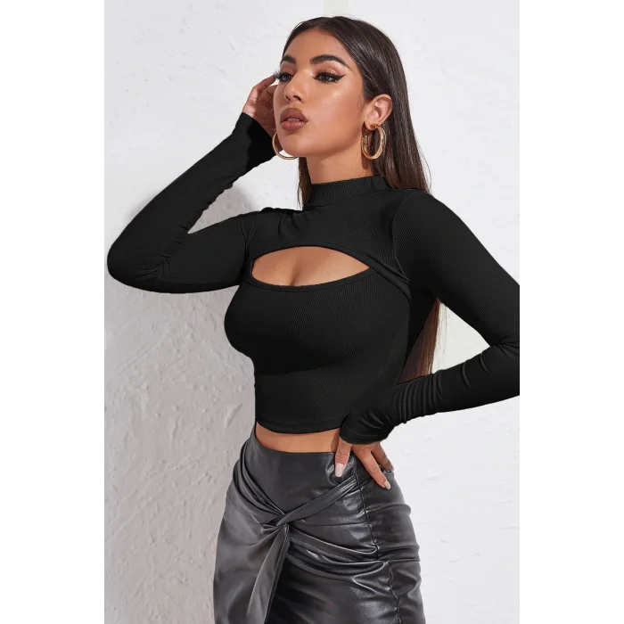 Kadın Siyah Göğüs Dekolteli Uzun Kollu Cut Out Crop Top Bluz – Şık, Rahat ve Kolay Kombinlenebilir