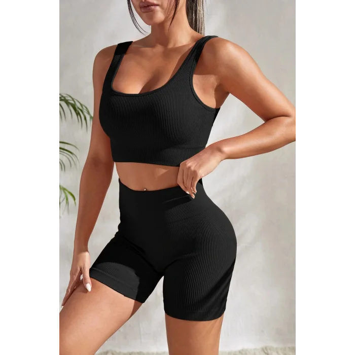 Kadın Siyah Kalın Askılı Yüksek Bel Şortlu Gecelik Takımı – Modern, Konforlu ve Günlük Kombinlere Uygun