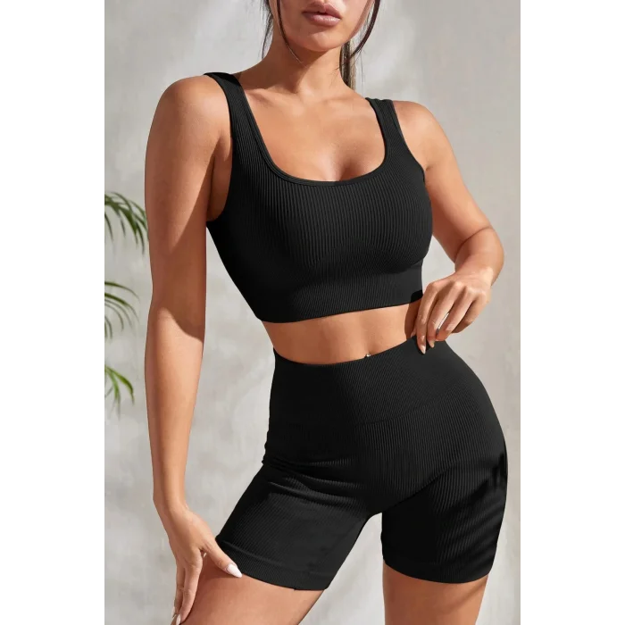 Kadın Siyah Kalın Askılı Yüksek Bel Şortlu Gecelik Takımı – Modern, Konforlu ve Günlük Kombinlere Uygun