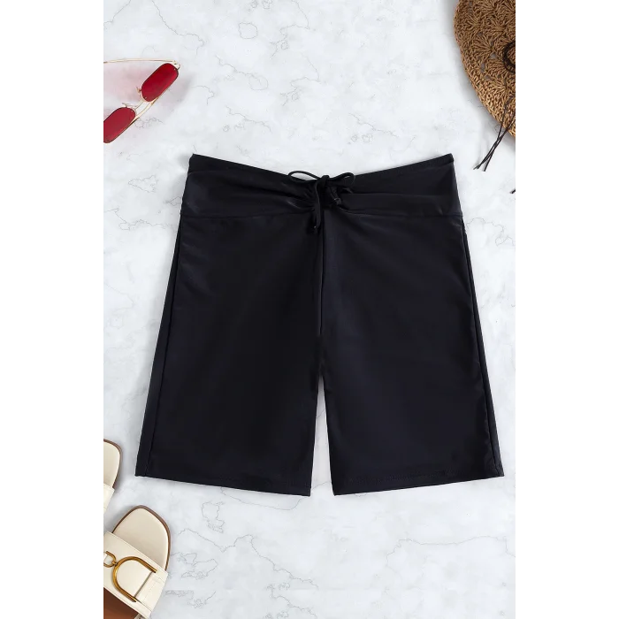 Kadın Siyah Önden Bağcıklı Deniz Şortu – Modern ve Şık Tasarım