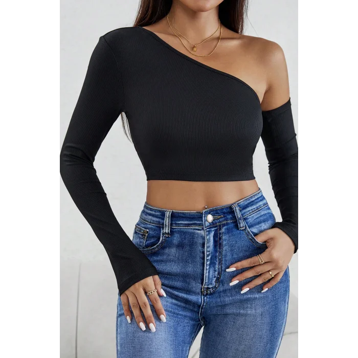 Kadın Siyah Tek Omuz Detaylı Uzun Kol Crop Top Bluz – Şık, Rahat ve Kolay Kombinlenebilir