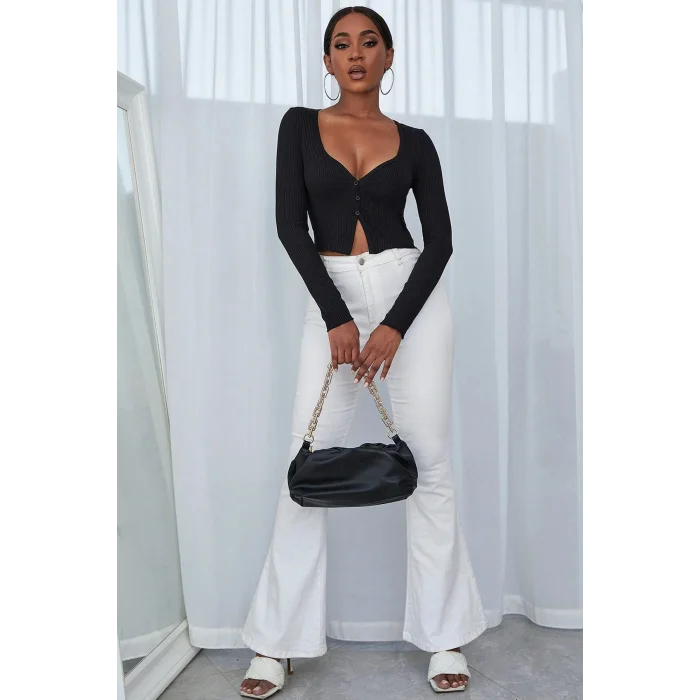 Kadın Siyah Uzun Kollu Düğmeli Göğüs ve Göbek Dekolteli Crop Top Bluz – Şık, Rahat ve Kolay Kombinlenebilir