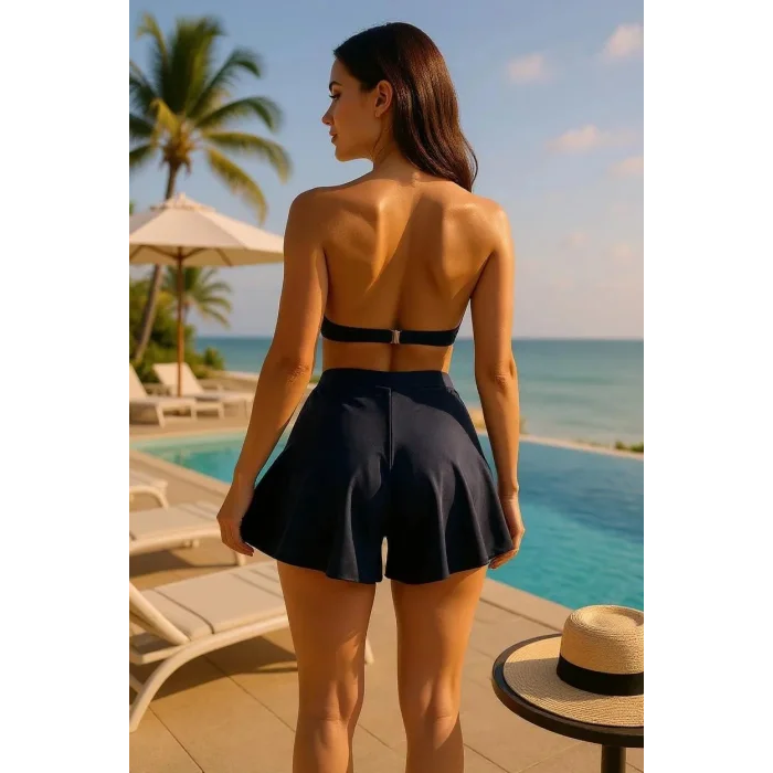 Kadın Siyah Yırtmaçlı Etek Görünümlü Şık Deniz Şortu – Modern ve Şık Tasarım