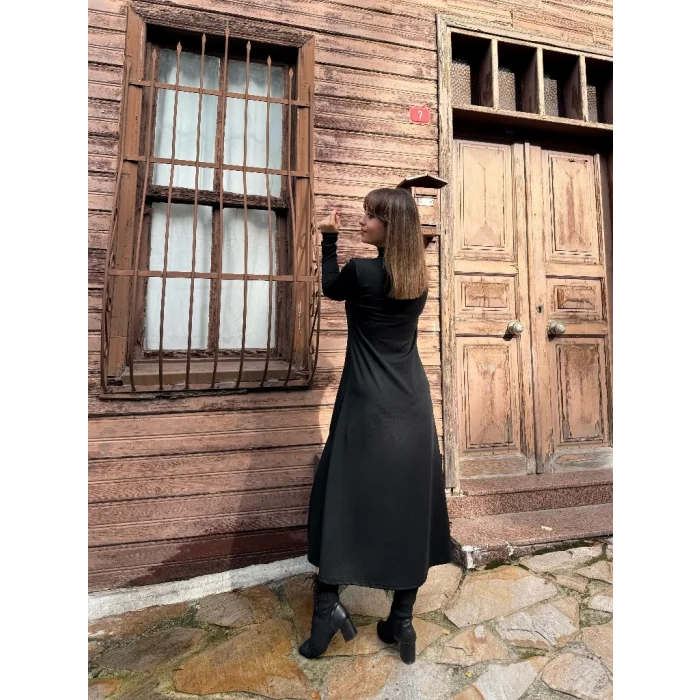 Kadın Uzun Kollu Balıkçı Yaka Derin Yırtmaç Detay Krep Elbise