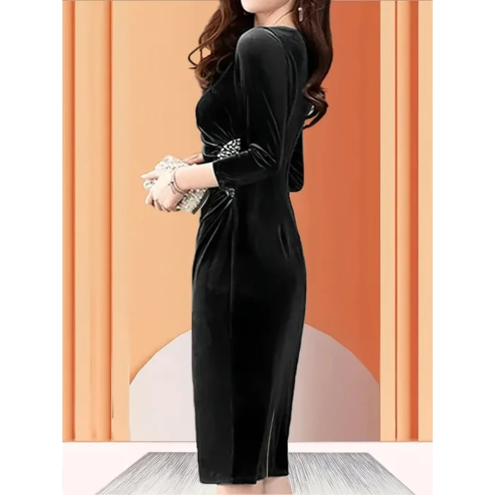 Kadın Uzun Kollu Bot Yaka Yanı Taş Detaylı Midi Kadife Elbise