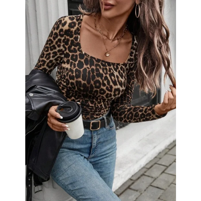 Kadın Uzun Kollu Kare Yakalı Leopar Desenli Dalgıç Bluz