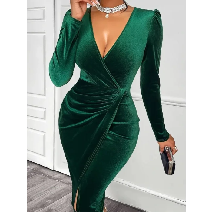 Kadın Uzun Kollu Kruvaze Yaka önünden çapraz Detaylı Uzun Kadife Elbise
