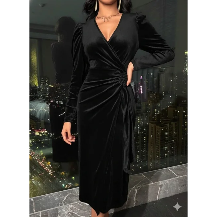 Kadın Uzun Kollu Kruvaze Yakalı Yandan Büzgülü Midi Kadife Elbise