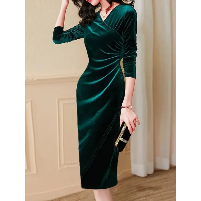 Kadın Uzun Kollu Kruvaze Yakalı Yandan Büzgülü önden çapraz Detaylı Midi Kadife Elbise