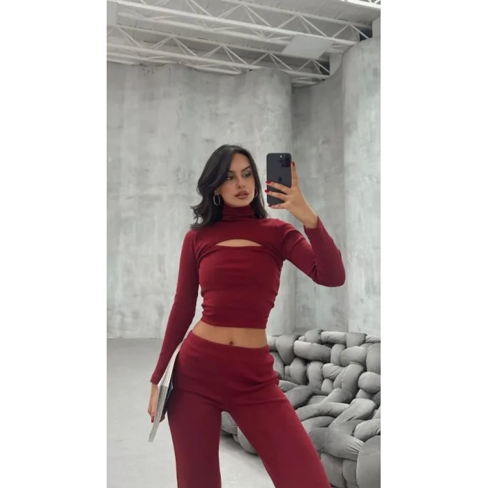Kadın Uzun Kollu Pencere Detay Göğüs Dekolteli Bluz Ve Bol Paça Pantolon Ikili Takim