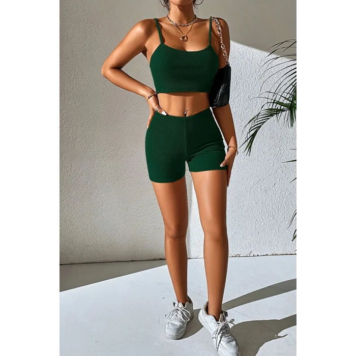 Kadın Yeşil Şortlu Kaşkorse Gecelik Takım – Modern, Konforlu ve Günlük Kombinlere Uygun