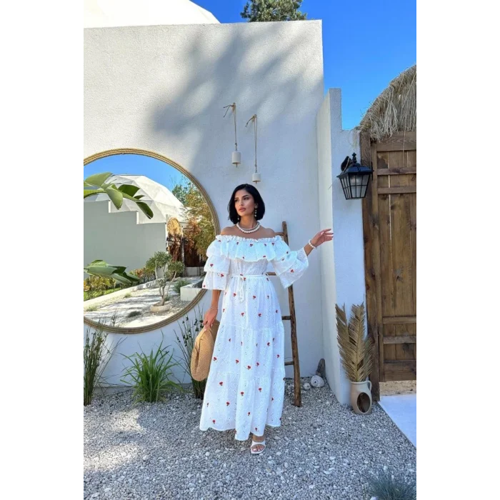 Kırmızı Omuzları Lastikli Brode Elbise
