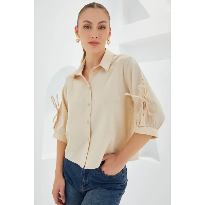 Kol Detaylı Bej Crop Gömlek 20246