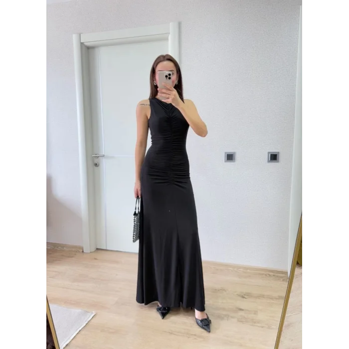 Kolsuz Büzgülü Uzun Elbise - Siyah