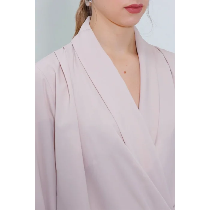 Krem Kruvaze Yaka Dökümlü Saten Bluz 0492