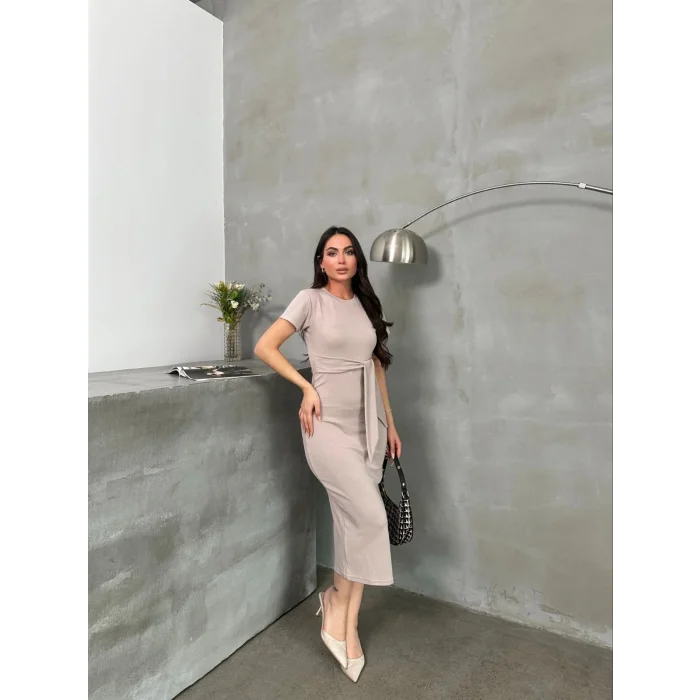 Kuşaklı mdl esnek kumaşlı elbise bej pt