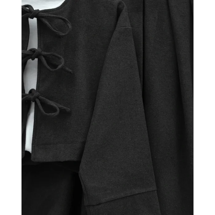 Önü Bağcıklı Etekli Kaşe Takım  -Siyah