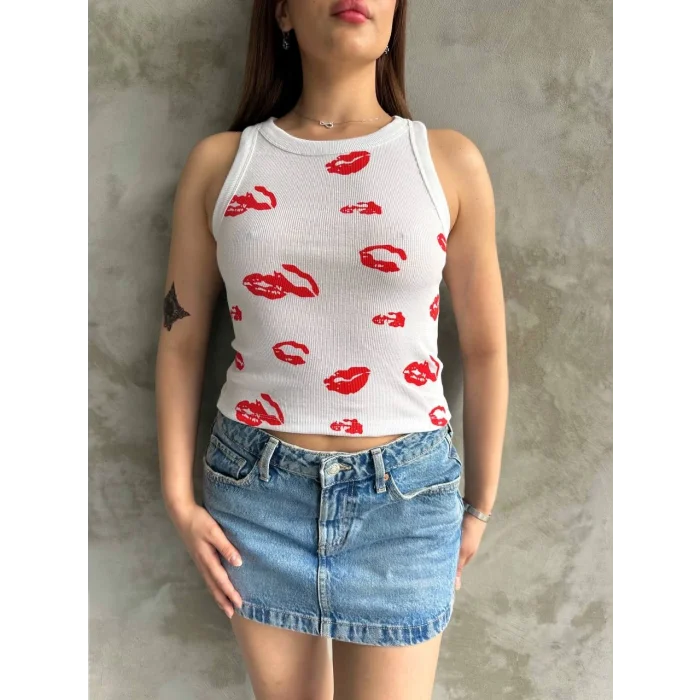 Öpücük baskılı bluz