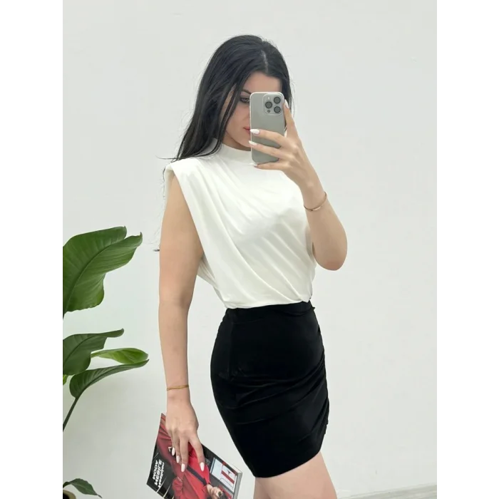 Sıfır Kol Vatkalı Sandy Bluz -Beyaz