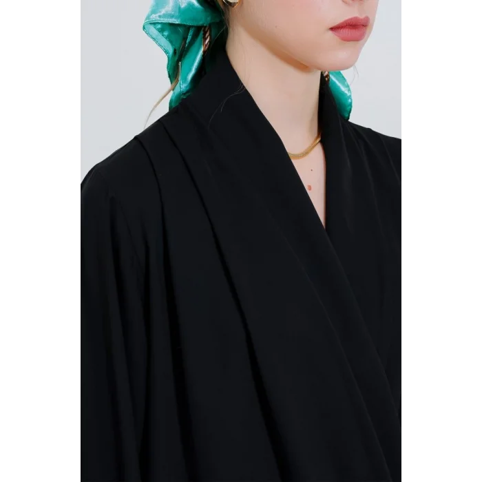 Siyah Kruvaze Yaka Dökümlü Saten Bluz 0492