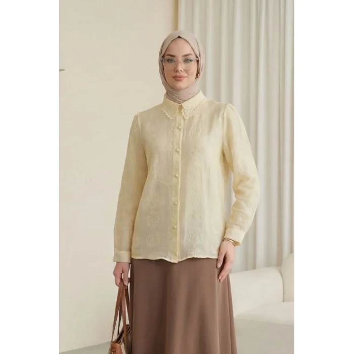 Top Düğmeli Yakası Dantelli Desenli Jakar Gömlek -Bej