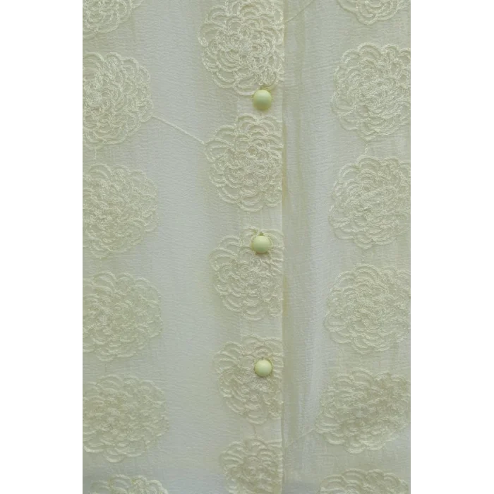 Top Düğmeli Yakası Dantelli Desenli Jakar Gömlek -Bej