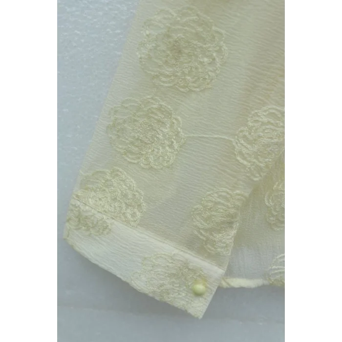 Top Düğmeli Yakası Dantelli Desenli Jakar Gömlek -Bej