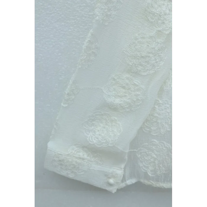 Top Düğmeli Yakası Dantelli Desenli Jakar Gömlek -Ekru