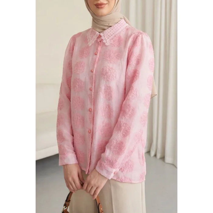 Top Düğmeli Yakası Dantelli Desenli Jakar Gömlek -Pembe