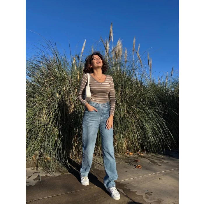 V yaka çizgili bluz bej A3699