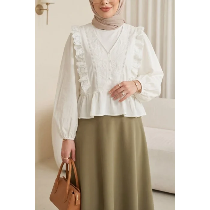 V Yaka Dantel Detaylı Nakışlı Balon Kol Keten Gömlek  -Ekru