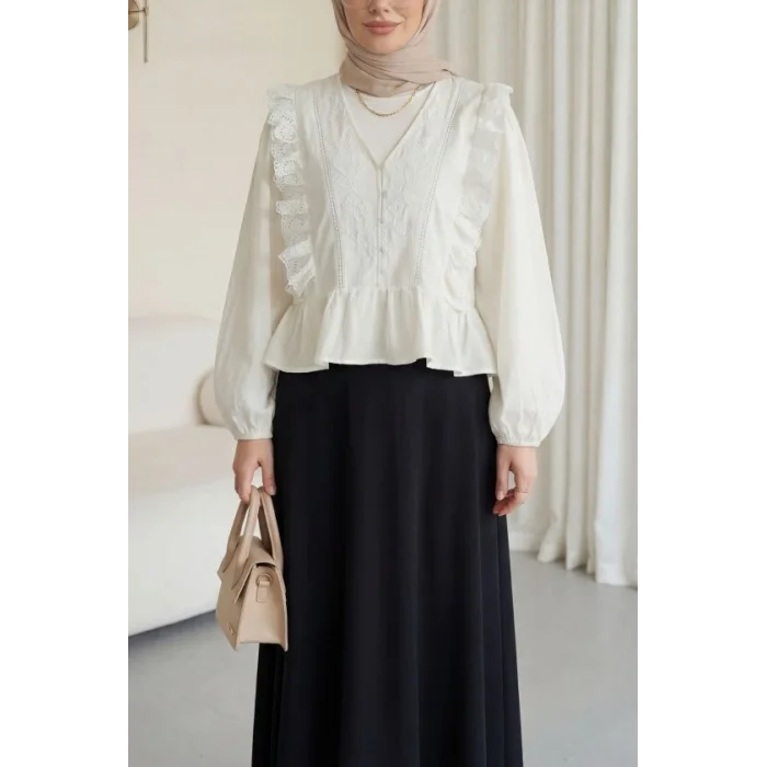 V Yaka Dantel Detaylı Nakışlı Balon Kol Keten Gömlek  -Ekru
