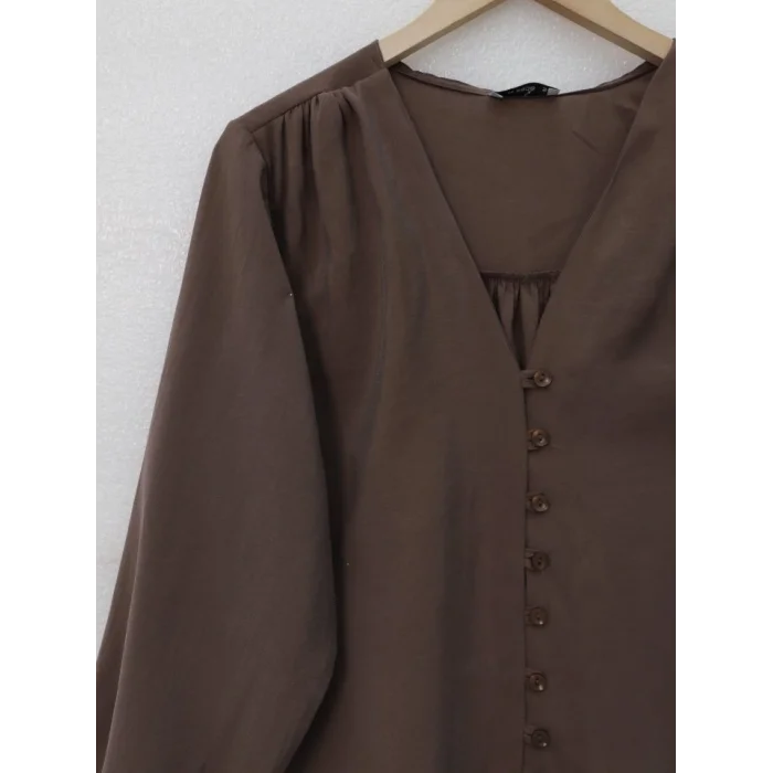 V Yaka Düğmeli Arkası Uzun Gömlek -Kahve