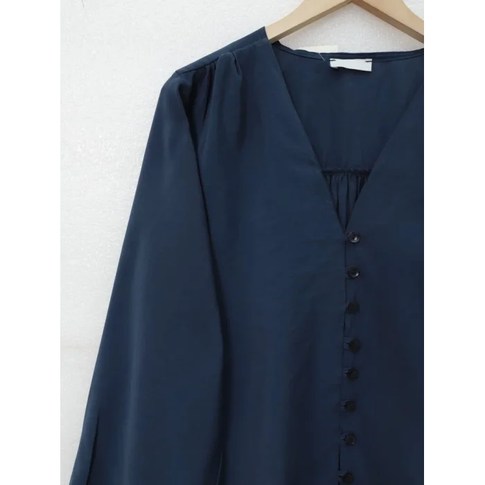 V Yaka Düğmeli Arkası Uzun Gömlek -Laci