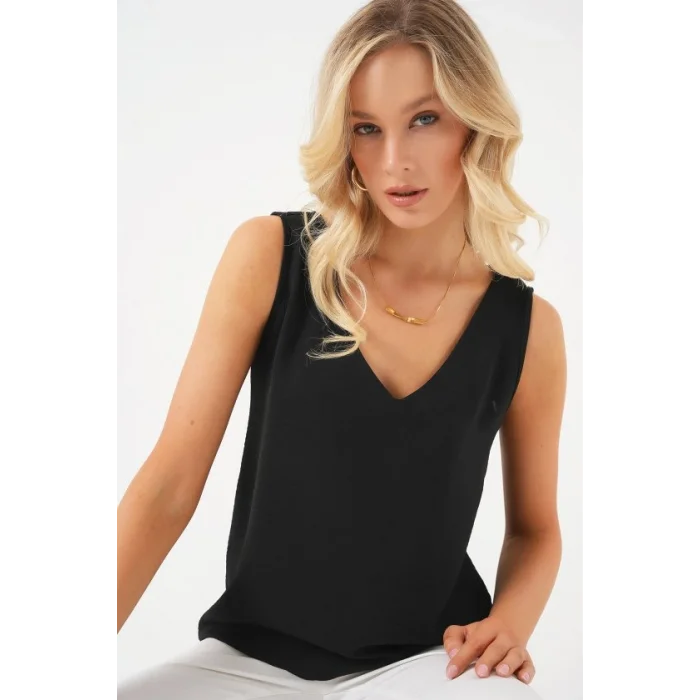 V Yaka Sıfır Kol Bluz 950 - Siyah